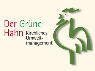 Logo: Der Grüne Hahn für Kirchliches Umweltmanagement (Stilisierter Hahn).