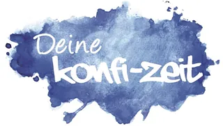  Kirchengemeinde blickt während des Gottesdienstes auf Altar und Chor.